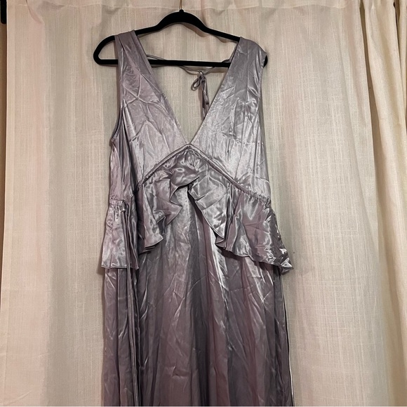 Topshop Silky Satin Lavender Maxi Dress Ruffles Plunge Neckline Side Slit Sz 8 - Picture 4 of 12